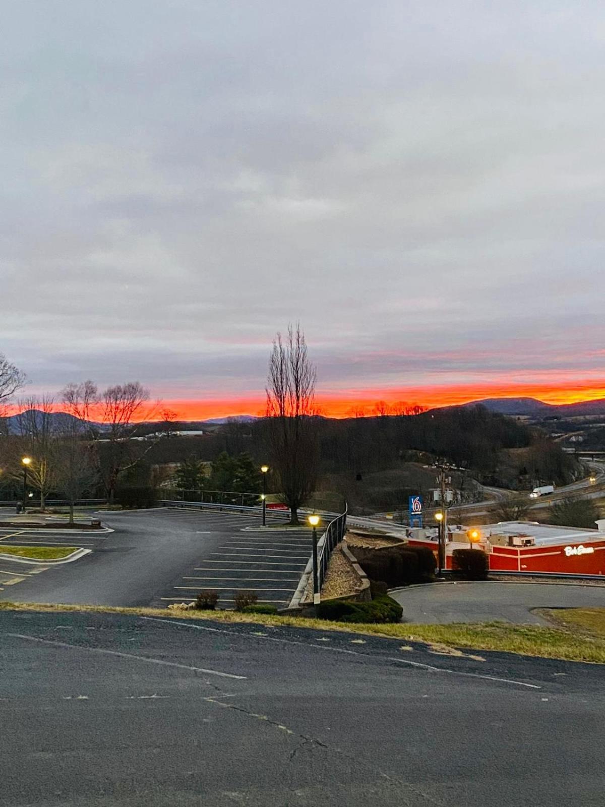 Travelodge By Wyndham Wytheville Buitenkant foto
