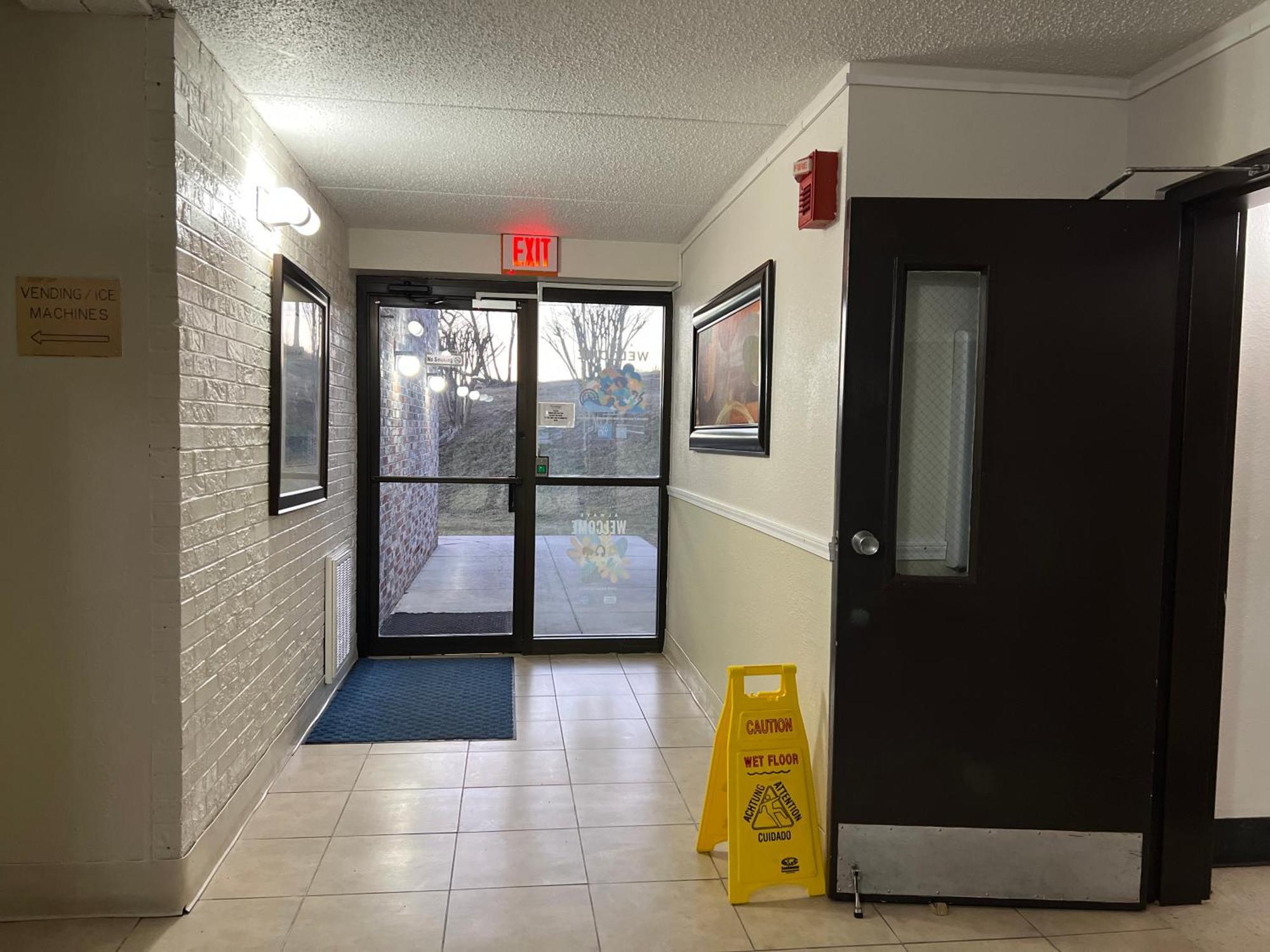 Travelodge By Wyndham Wytheville Buitenkant foto